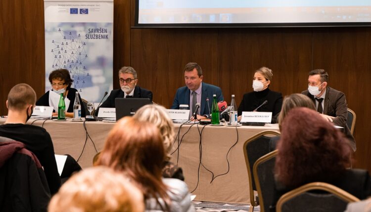 Human resource management at local level in Serbia