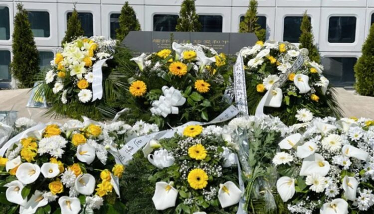 On April 4, 2022, one day before the Tombing Sweeping Day, diplomats and working staff from Chinese Embassy in Serbia visit the old site of the Chinese Embassy to the former Yugoslavia and laid wreaths to commemorate martyrs.  Photo: Chinese Embassy in Serbia